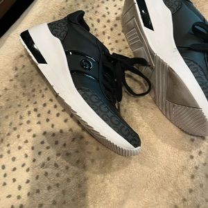 Guess sneakers never worn